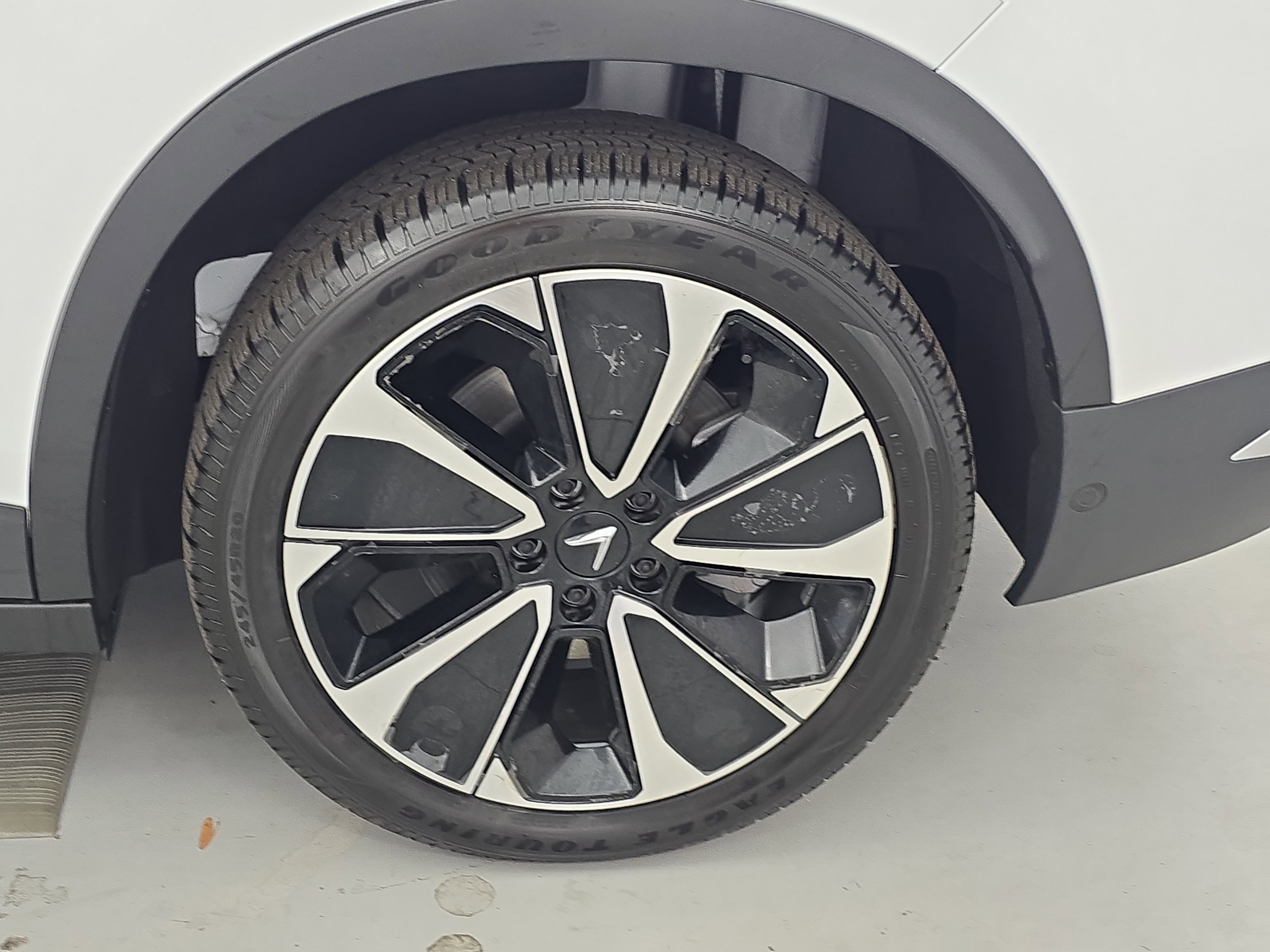 New 2025 VinFast VF 8 Plus image 29