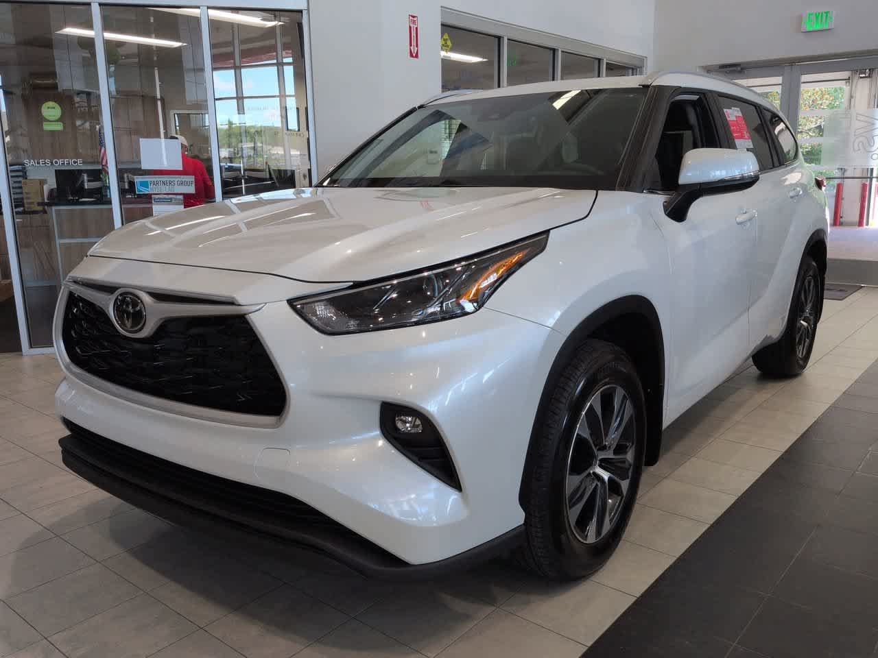 New 2026 Toyota Highlander XLE AWD/4WD image 2