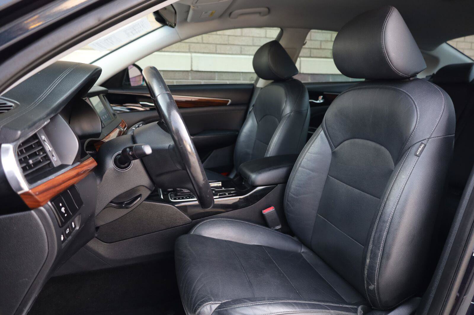 Used 2017 Kia Cadenza Premium FWD image 15