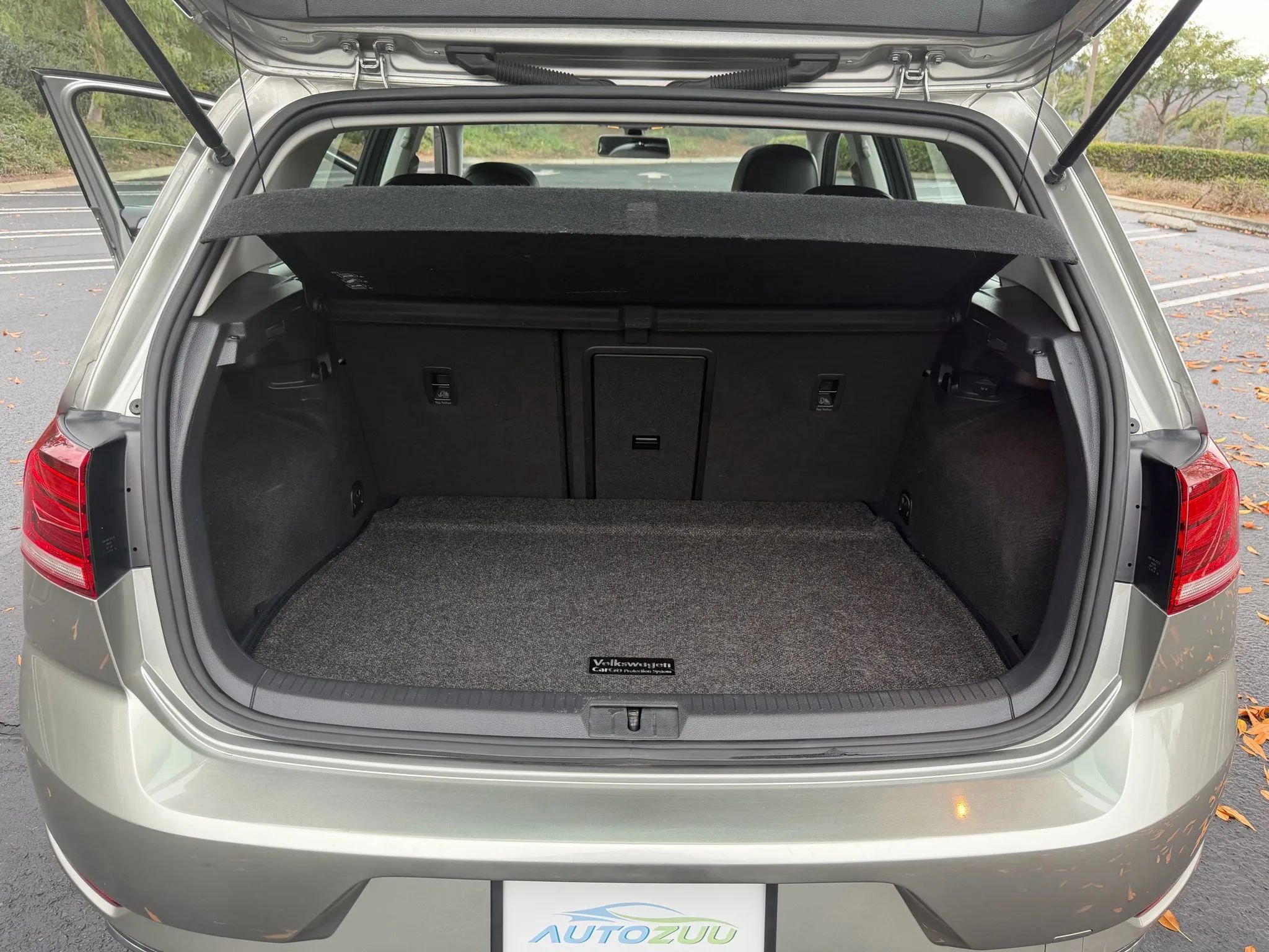 Used 2018 Volkswagen Golf SE image 18