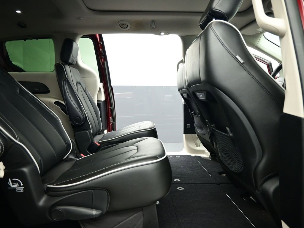 Used 2022 Chrysler Pacifica Limited image 34
