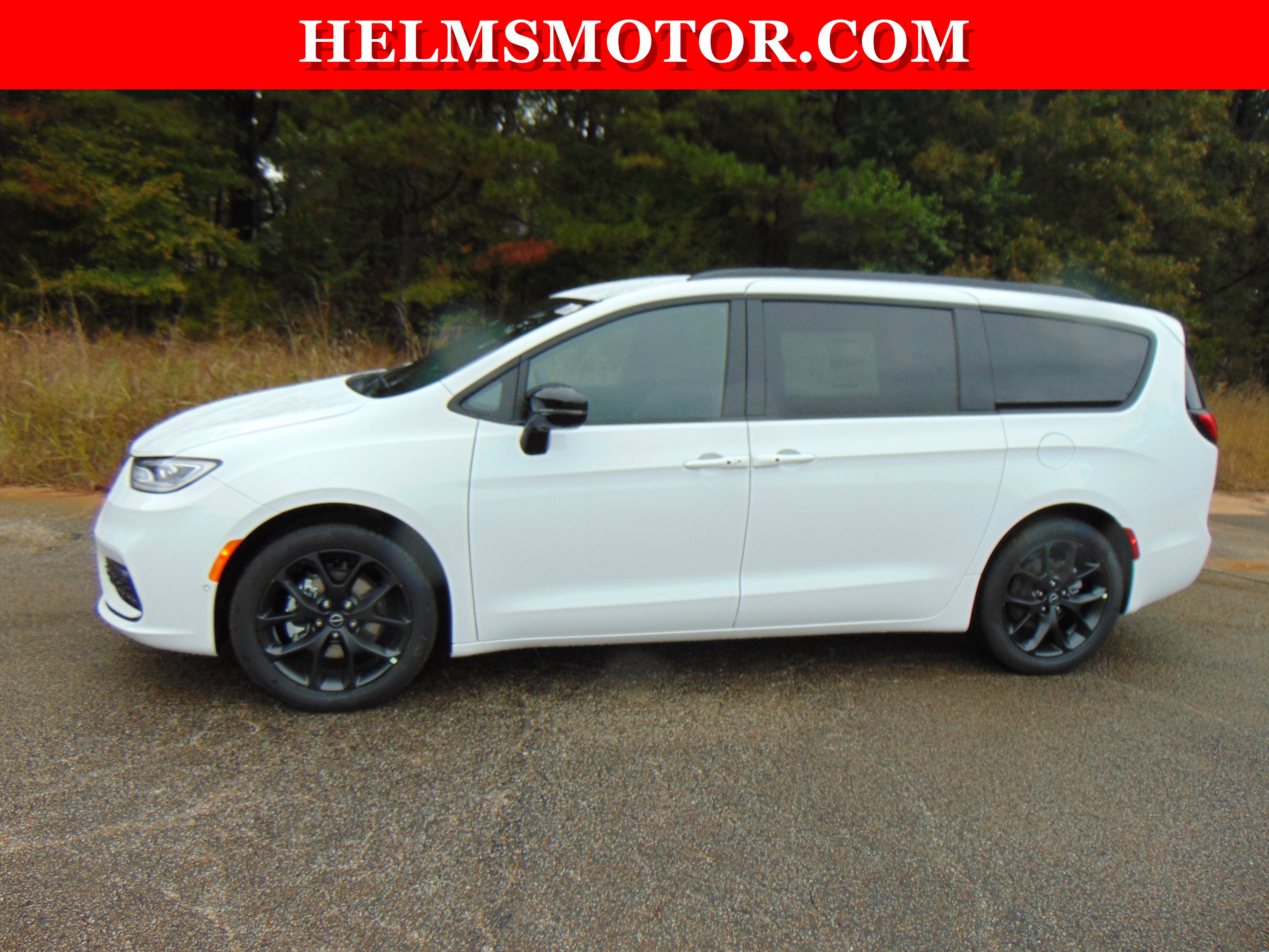 New 2026 Chrysler Pacifica Select w/ S Appearance Package