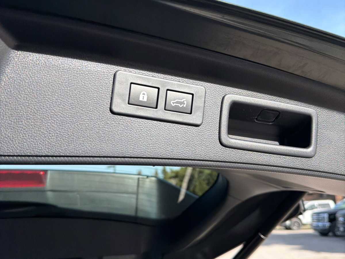 Used 2022 Subaru Forester Limited image 16