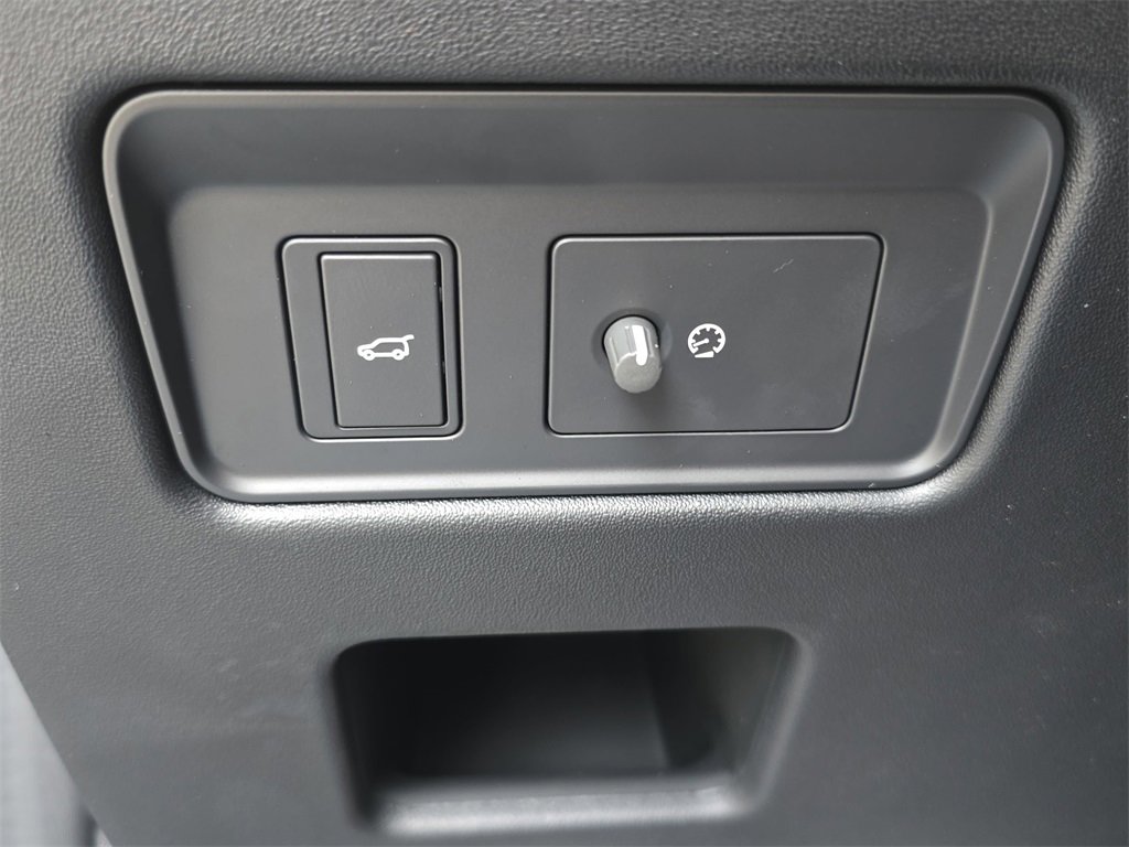 New 2026 Land Rover Discovery Dynamic SE image 28