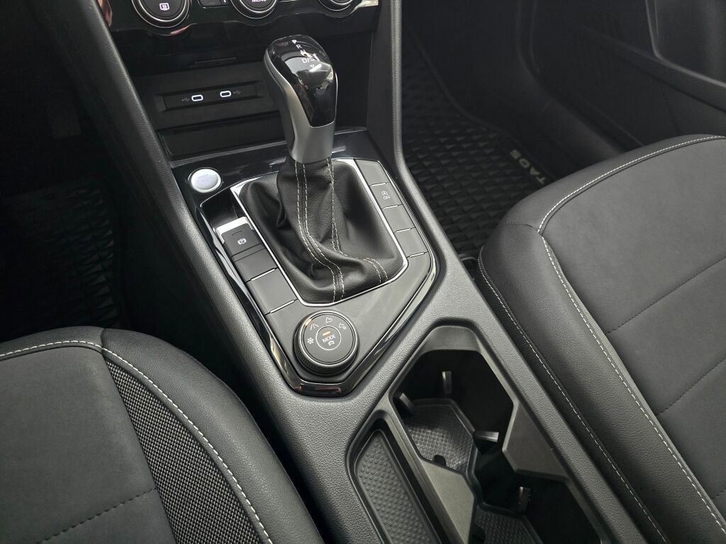 Used 2024 Volkswagen Taos SE image 33