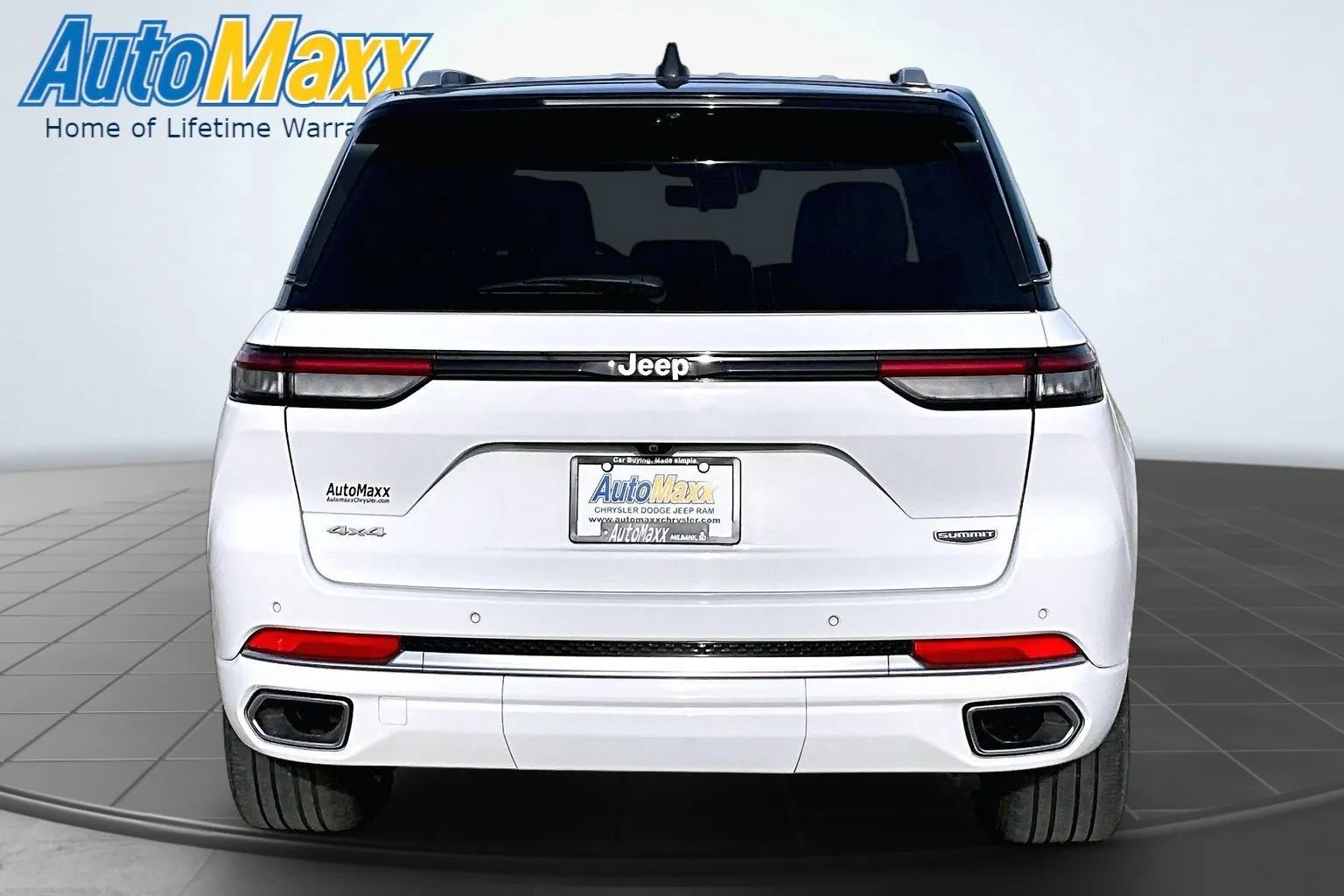 Used 2023 Jeep Grand Cherokee Summit w/ Adv Protech Group IV AWD/4WD image 5