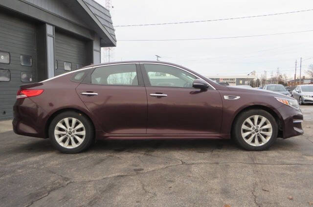 Used 2018 Kia Optima LX w/ 17" Alloy Wheels Package image 6