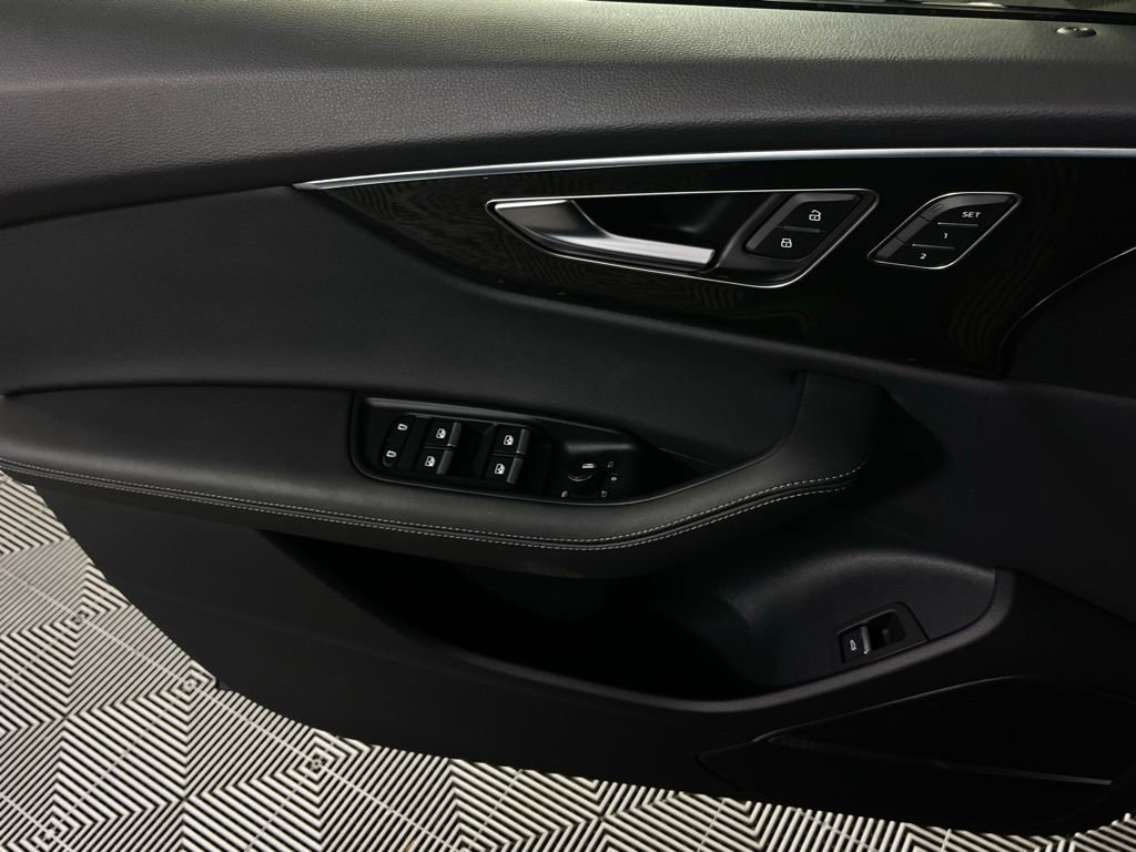 Used 2024 Audi Q8 Premium Plus w/ Premium Plus Package image 25