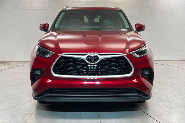 Used 2023 Toyota Highlander XLE AWD/4WD image 8