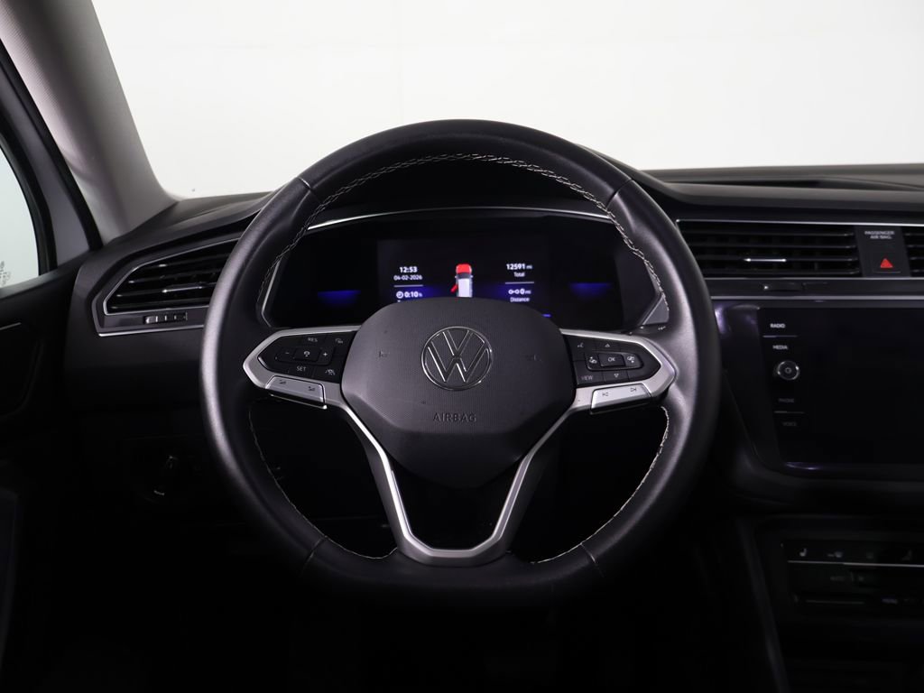 Used 2023 Volkswagen Tiguan SE image 40