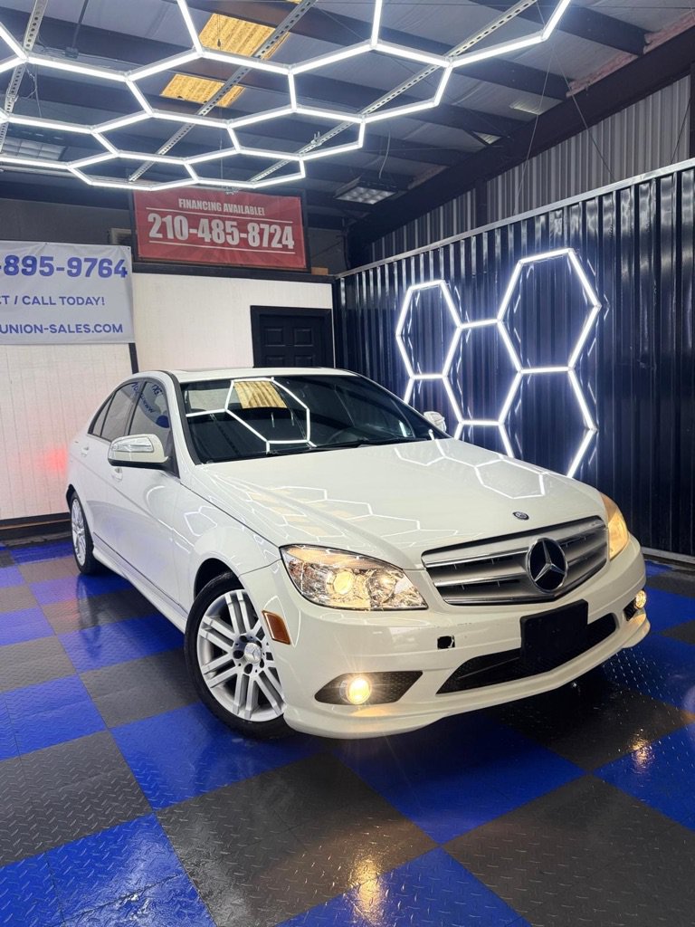 Used 2009 Mercedes-Benz C 300 Sedan image 2