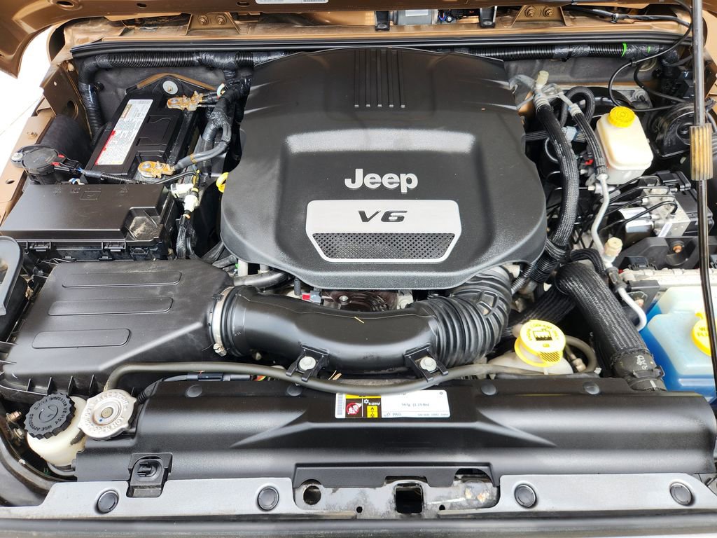 Used 2015 Jeep Wrangler Unlimited Sport image 9