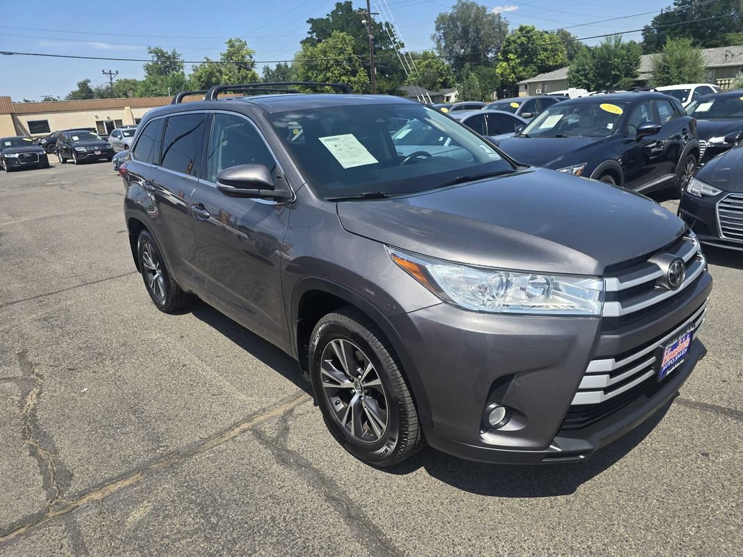 Used 2017 Toyota Highlander LE AWD/4WD image 6