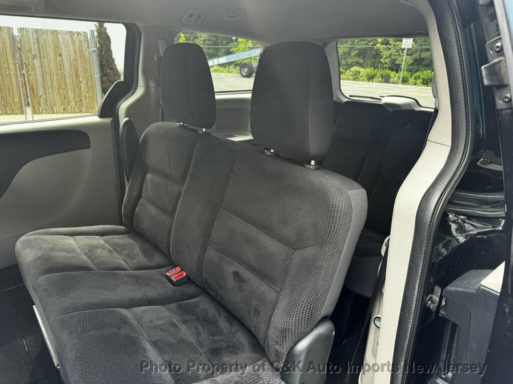 Used 2019 Dodge Grand Caravan SE w/ UConnect Hands-Free Group FWD image 12