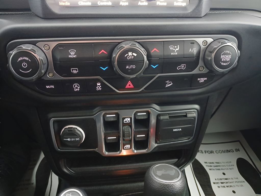 Used 2020 Jeep Wrangler Unlimited Sahara w/ Uconnect 4C Nav & Sound Group AWD/4WD image 18