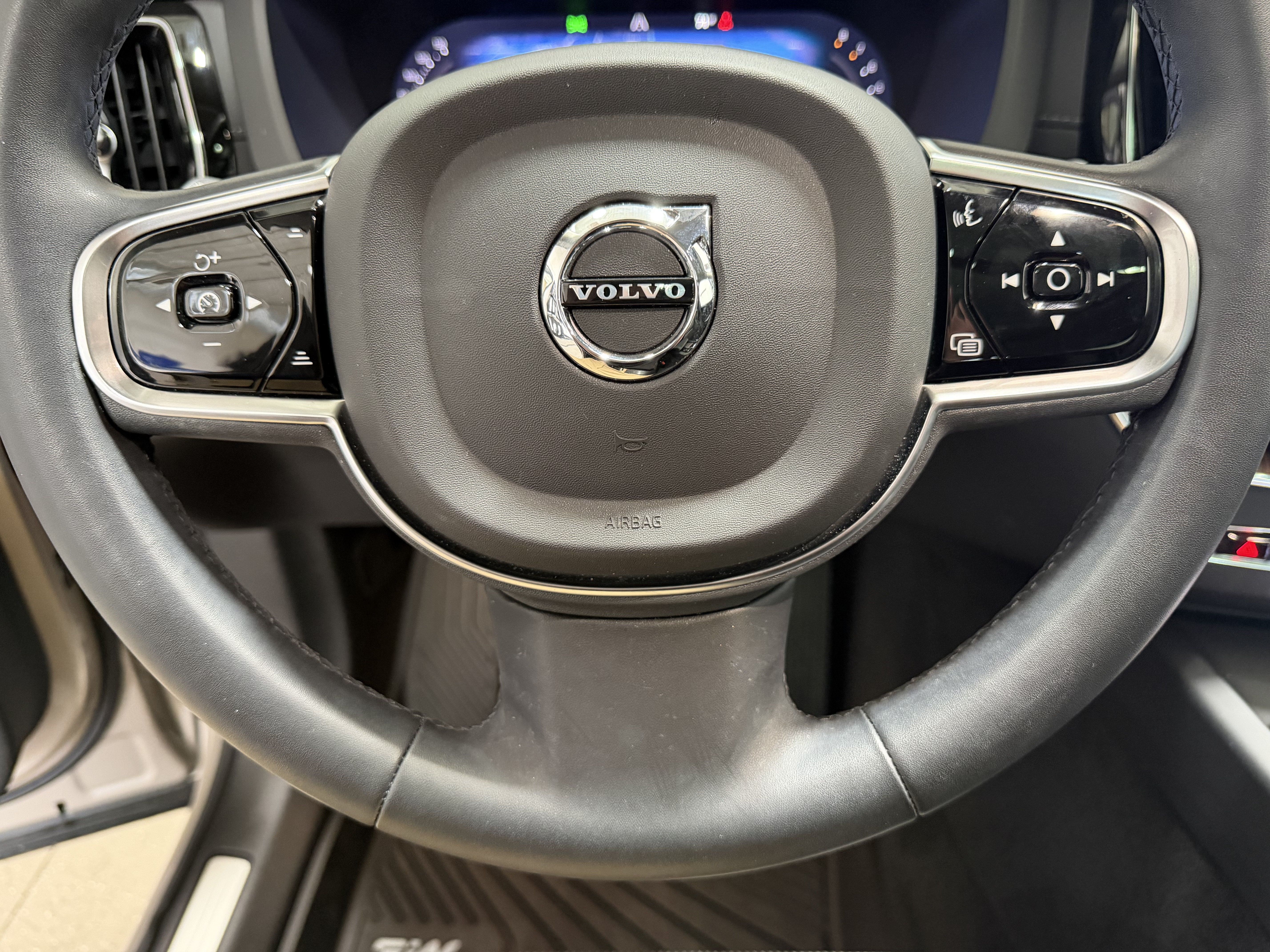 Used 2023 Volvo XC60 B6 Ultimate w/ Climate Package AWD/4WD image 10