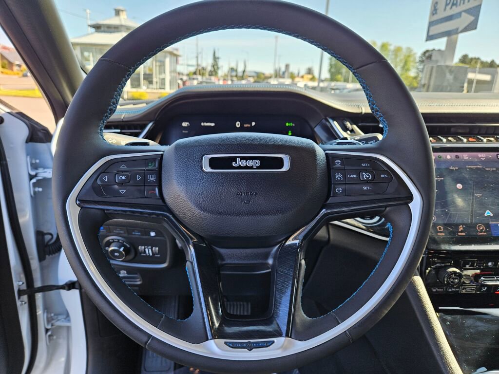 Used 2022 Jeep Grand Cherokee Trailhawk w/ Advanced Protech Group II AWD/4WD image 23