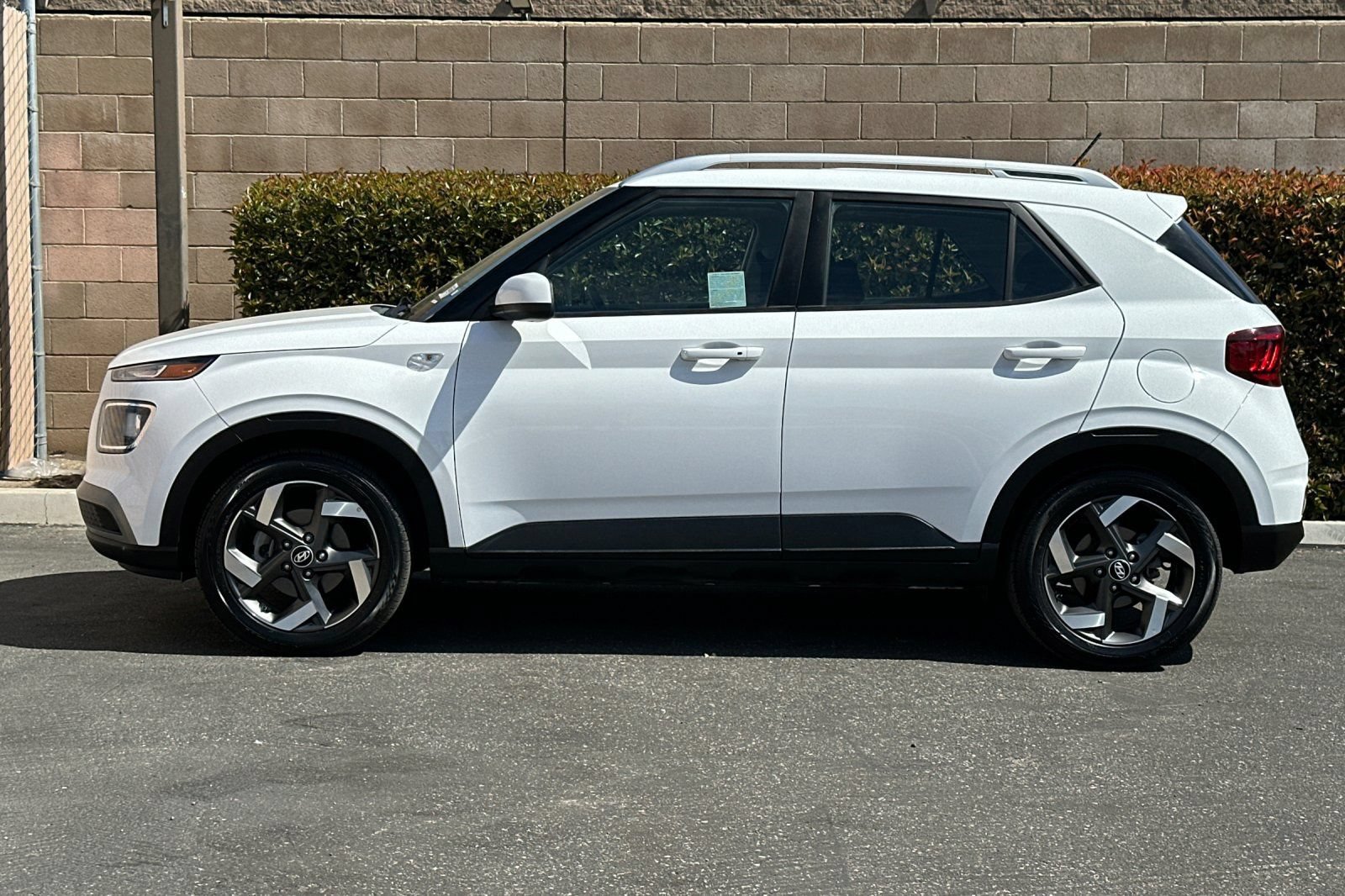 Used 2025 Hyundai Venue SEL FWD image 7
