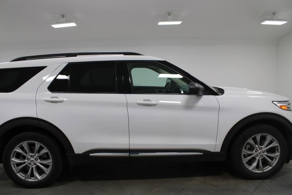 Used 2020 Ford Explorer XLT w/ Equipment Group 202A image 11