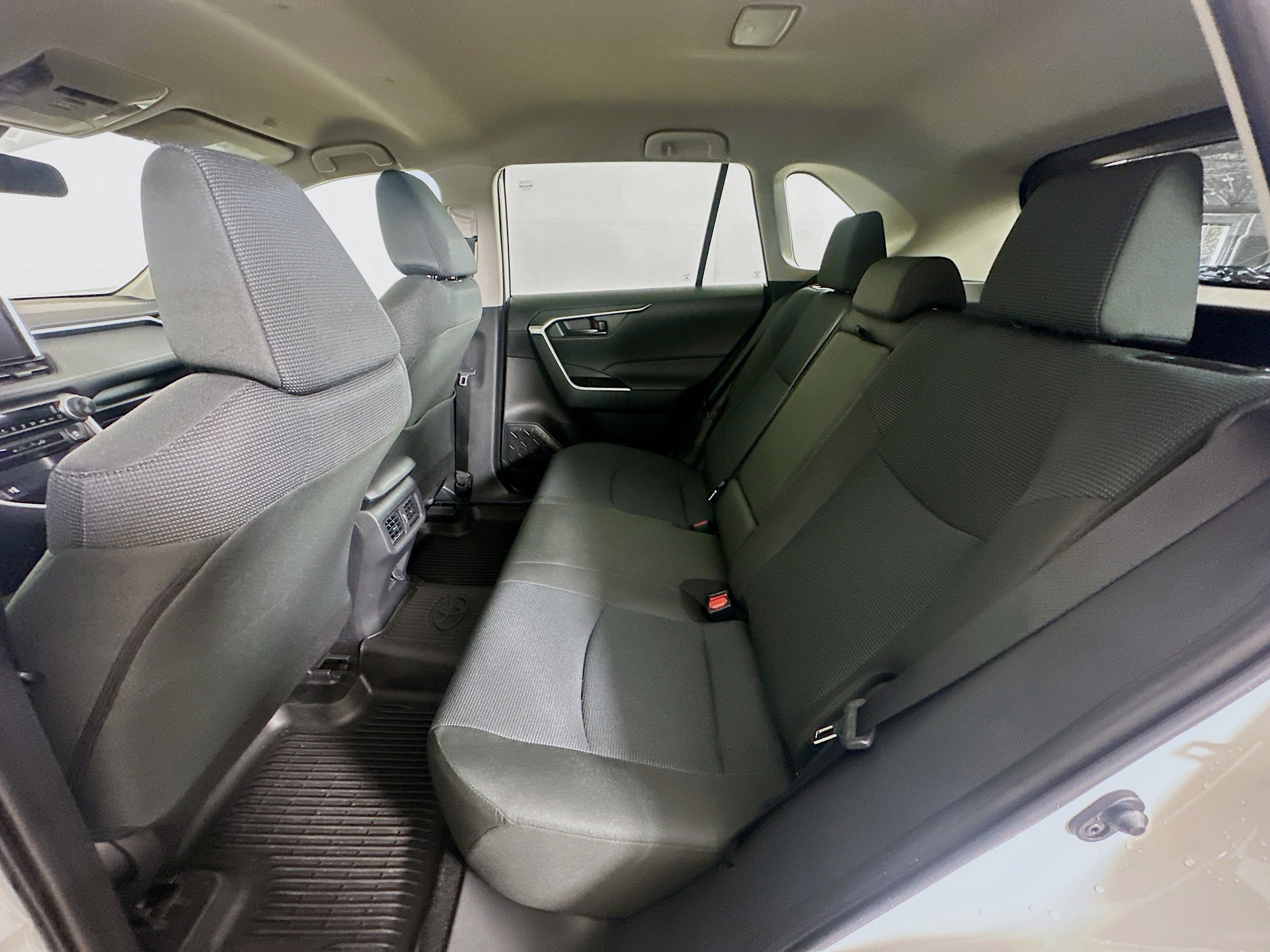 Used 2025 Toyota RAV4 LE FWD image 27