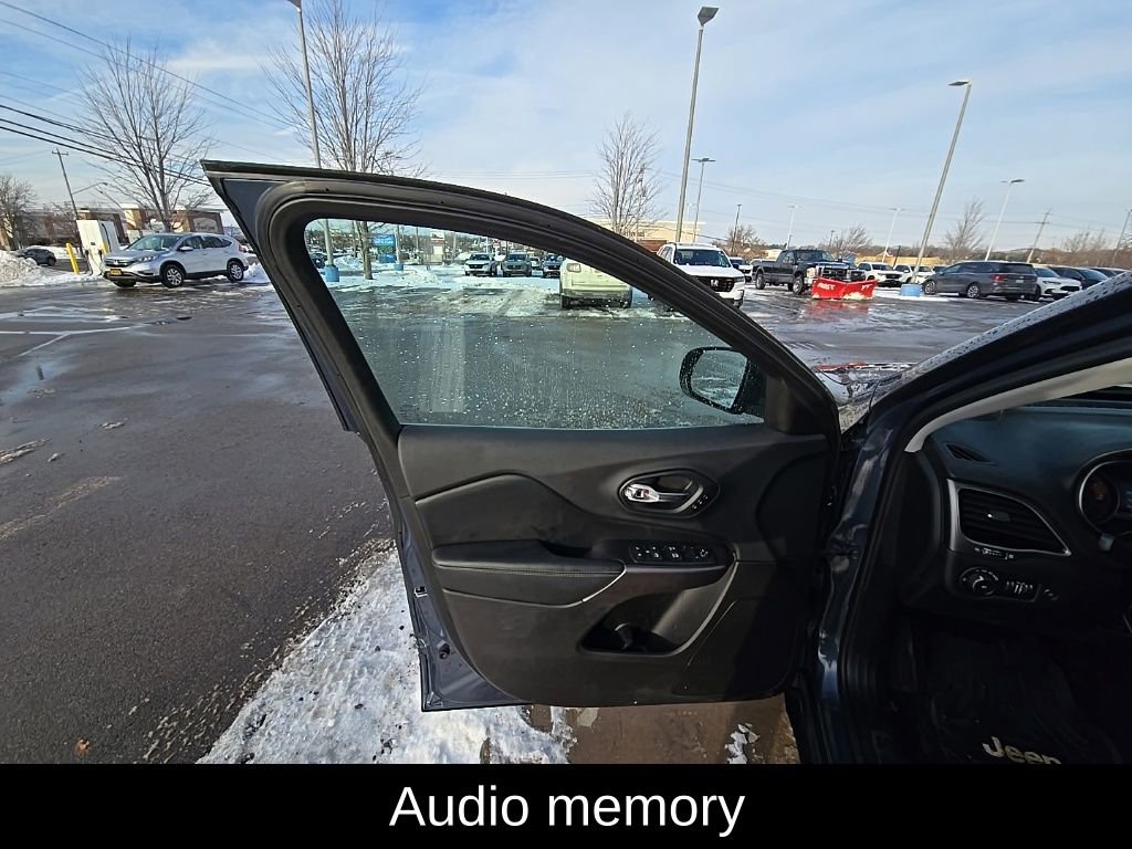 Used 2019 Jeep Cherokee Limited image 15