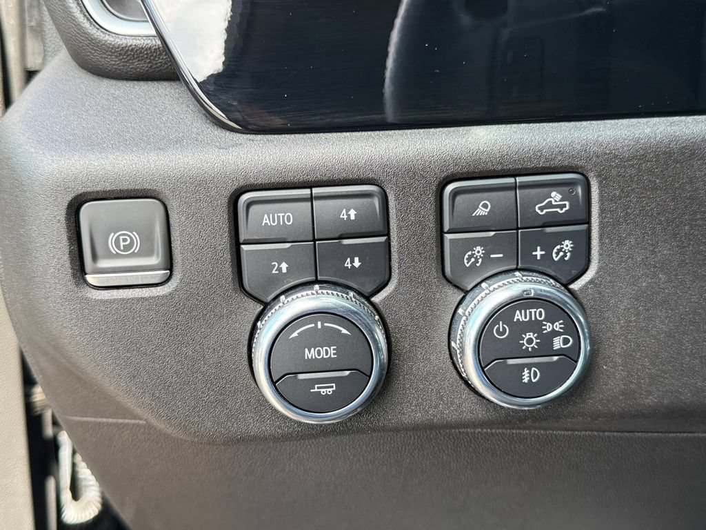 Used 2024 GMC Sierra 1500 Elevation w/ Elevation Premium Package AWD/4WD image 23