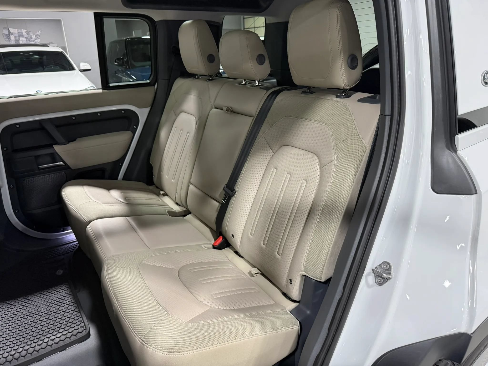 Used 2020 Land Rover Defender 110 S AWD/4WD image 65