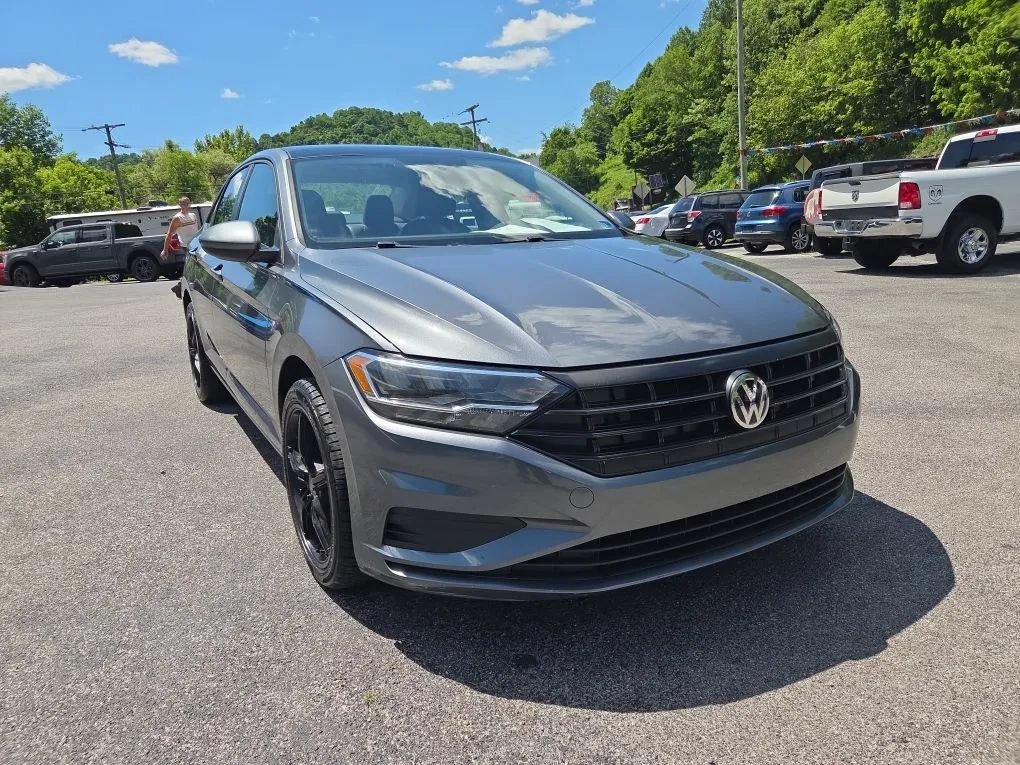 Used 2019 Volkswagen Jetta SE FWD image 2