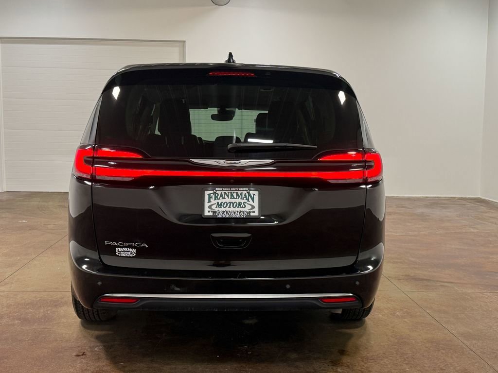 Used 2024 Chrysler Pacifica Touring-L FWD image 24