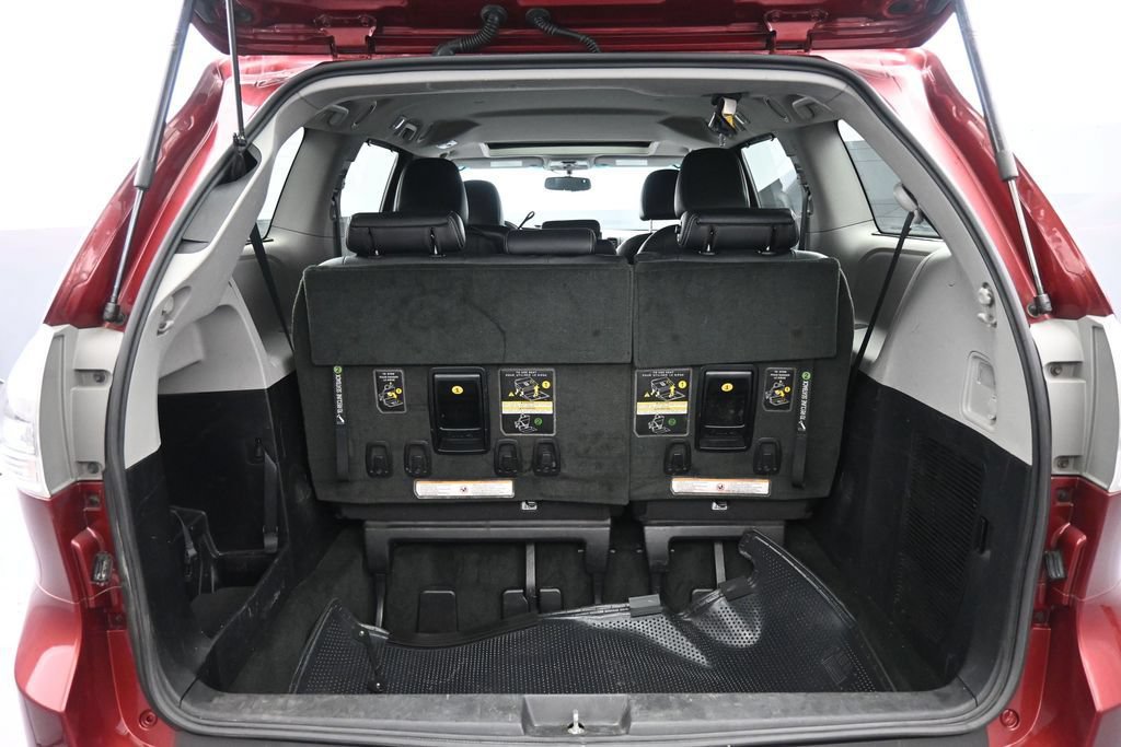 Used 2017 Toyota Sienna SE FWD image 23