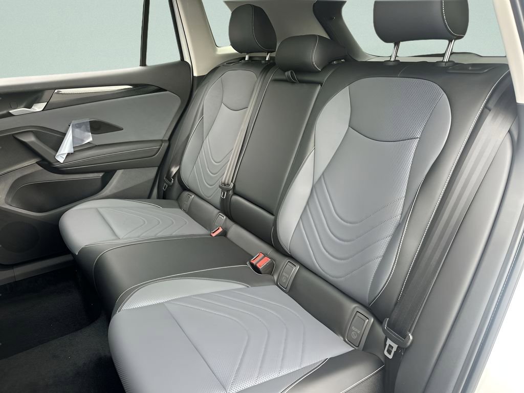 New 2026 Volkswagen Tiguan SE image 23