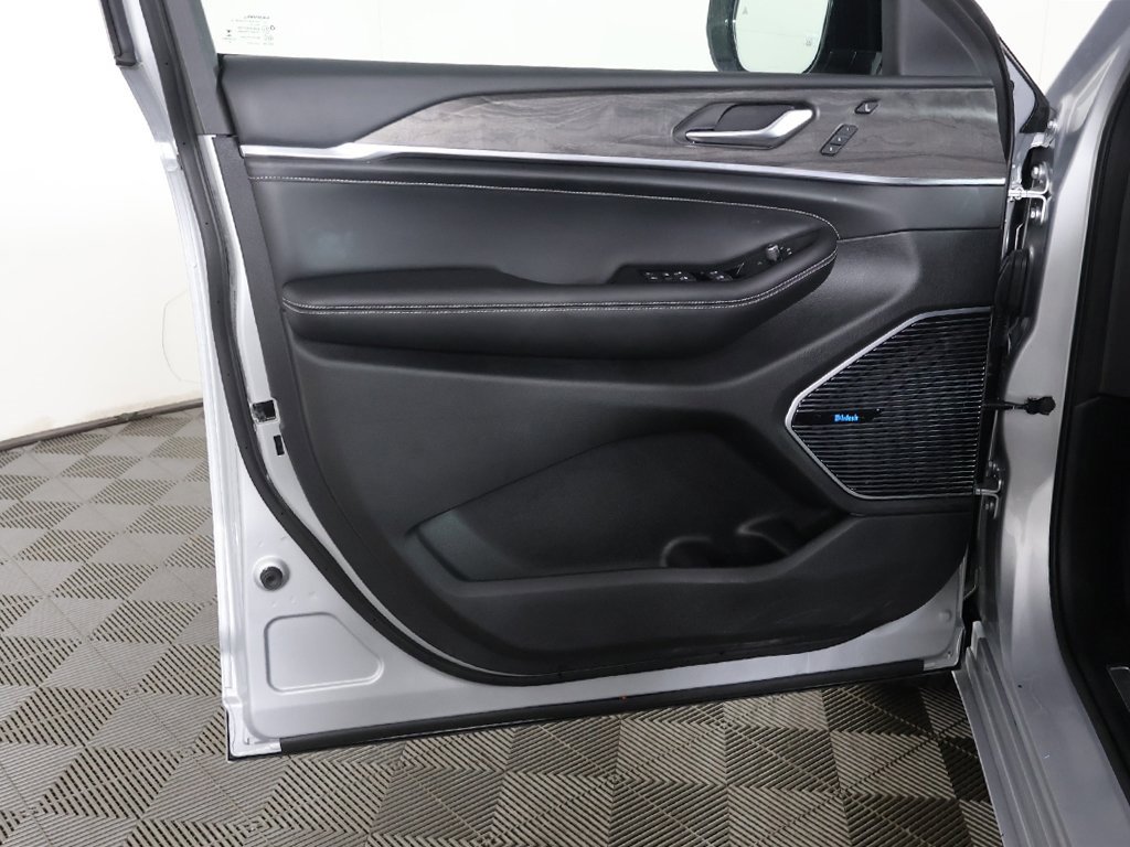 Used 2021 Jeep Grand Cherokee L Overland w/ Luxury Tech Group IV image 29