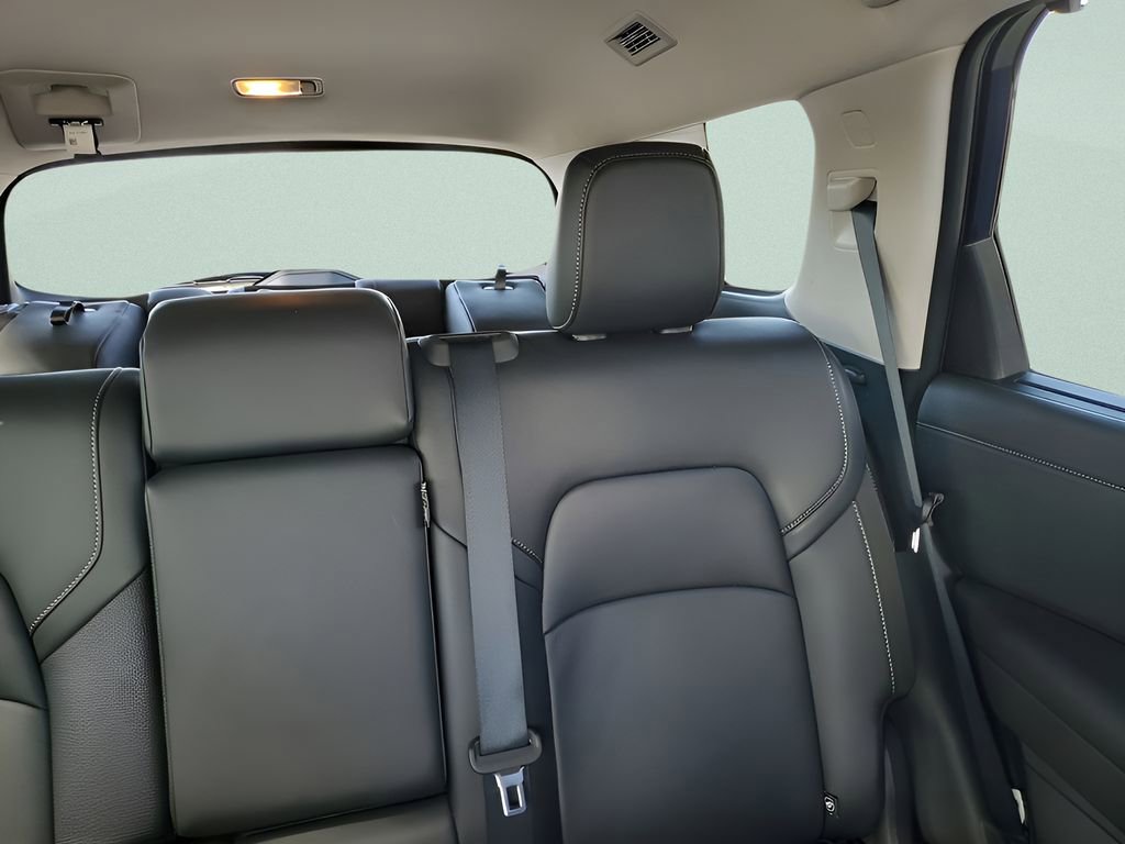 Used 2025 Nissan Pathfinder SL image 14