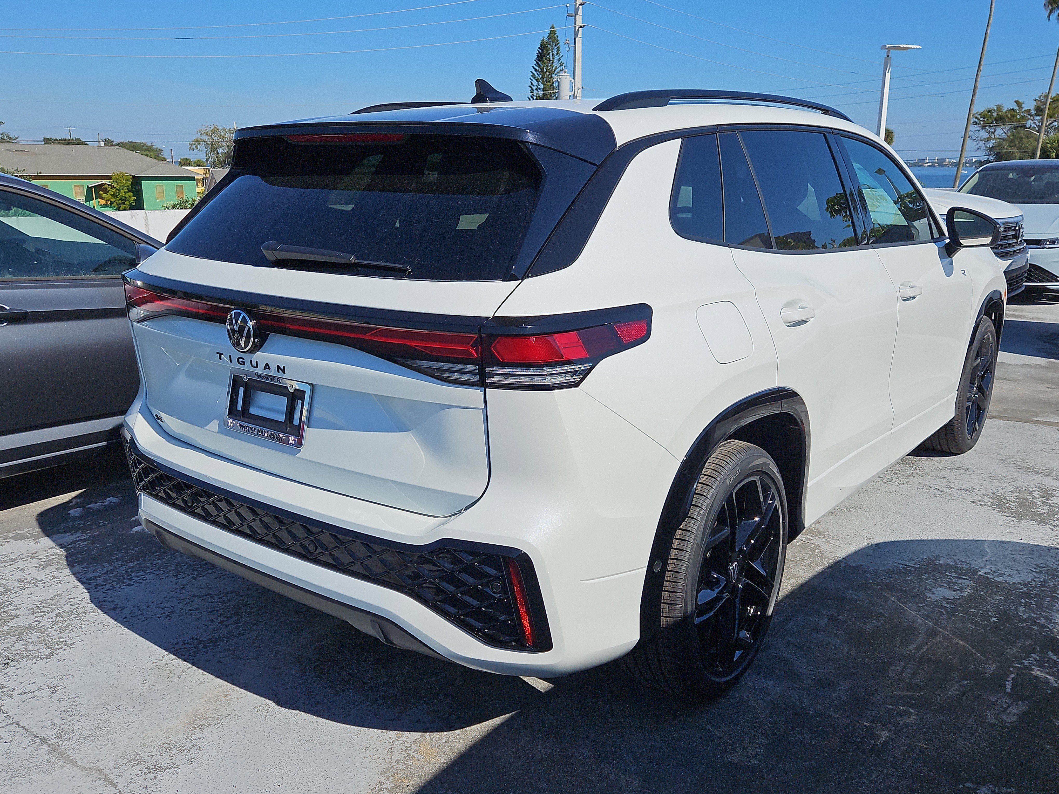 New 2026 Volkswagen Tiguan SE R-Line image 4