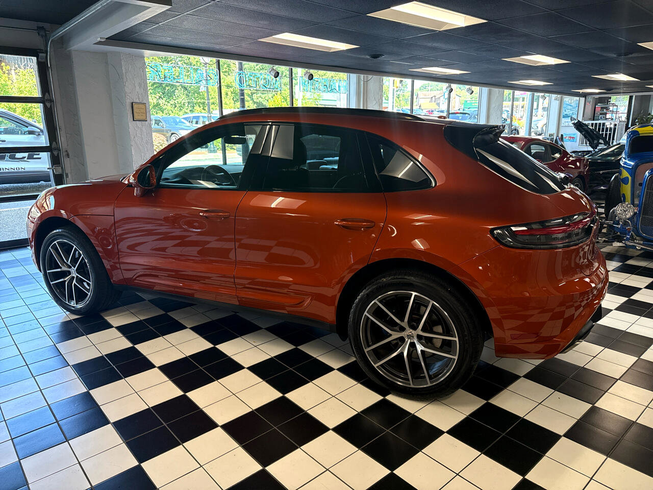 Used 2022 Porsche Macan Base image 6