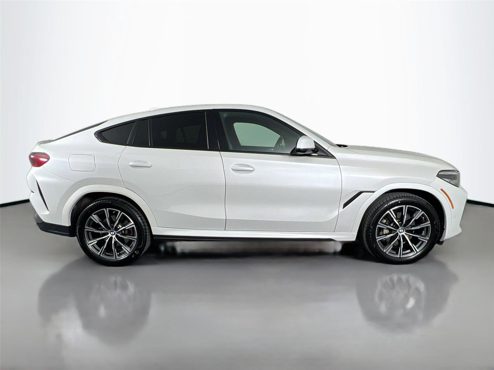 Certified 2023 BMW X6 xDrive40i w/ M Sport Package AWD/4WD image 7
