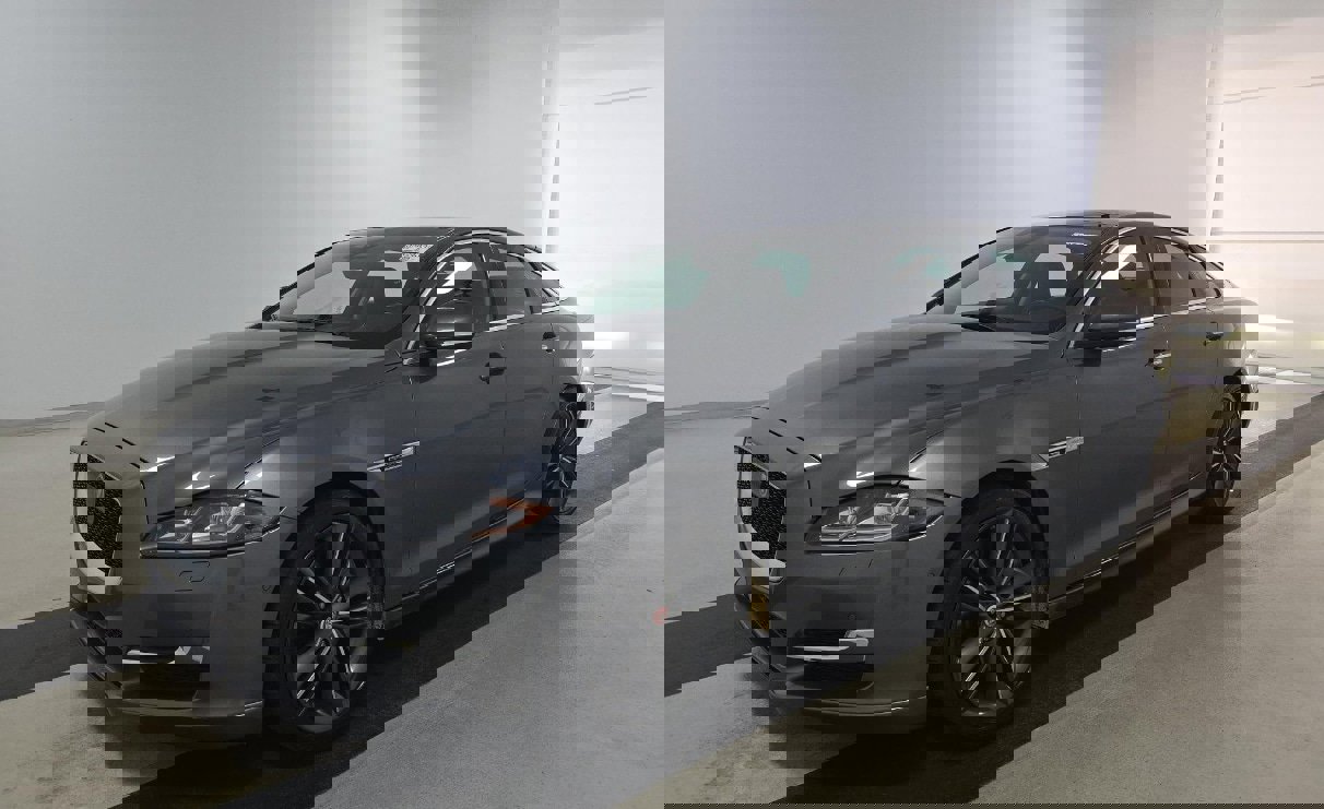 Used 2019 Jaguar XJ Supercharged image 1