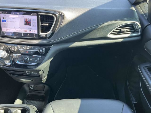 Used 2025 Chrysler Pacifica Select FWD image 19