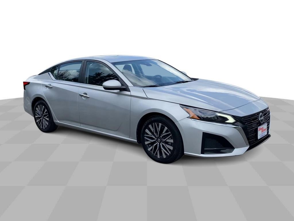Used 2023 Nissan Altima 2.5 SV image 2
