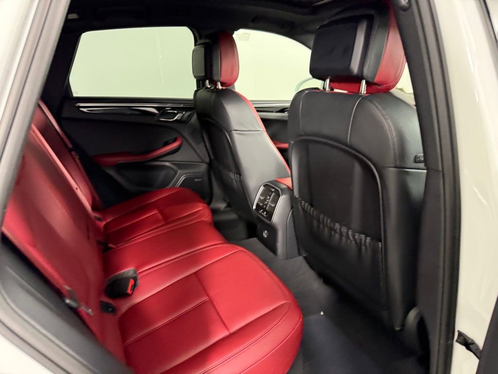 Certified 2026 Porsche Macan Turbo image 17