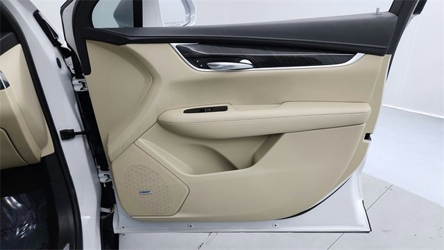 Used 2018 Cadillac XT5 Base w/ LPO, Wheel Lock Package image 23