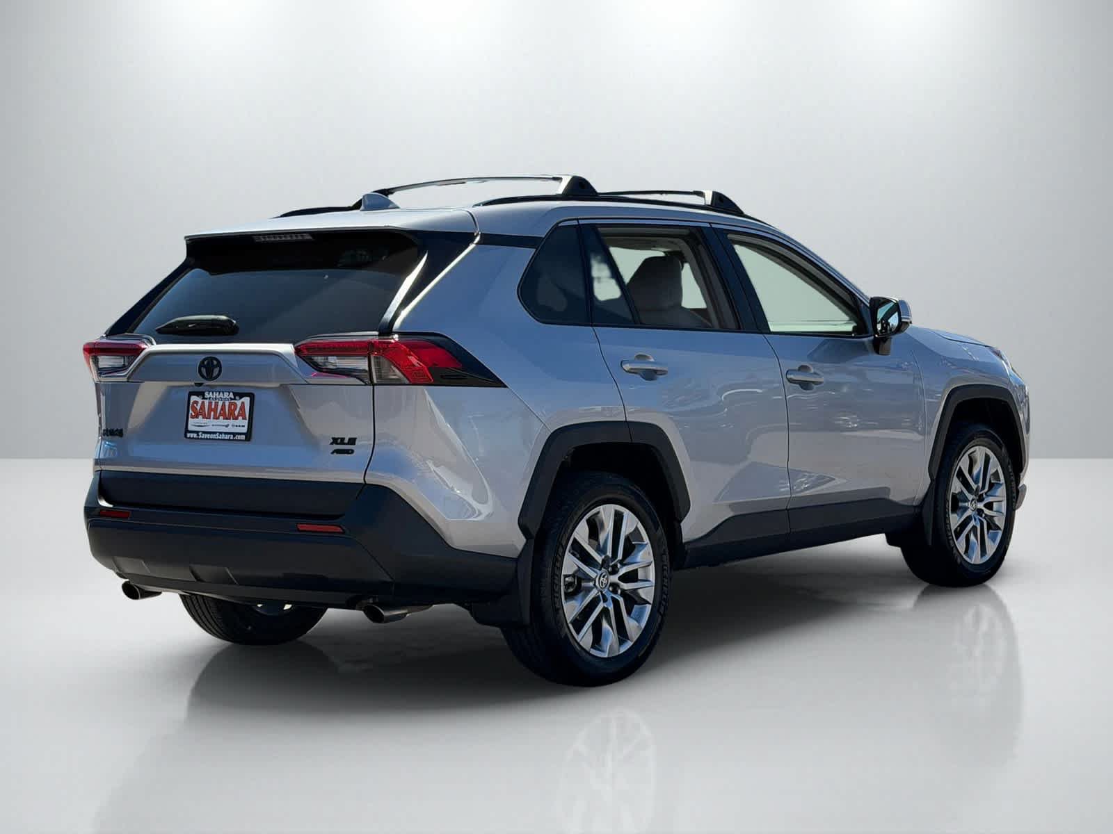 Used 2023 Toyota RAV4 XLE Premium AWD/4WD image 7