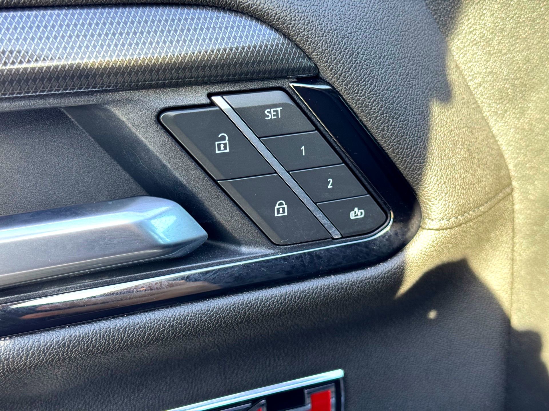 Used 2025 GMC Sierra 1500 AT4 w/ AT4 Premium Package image 19