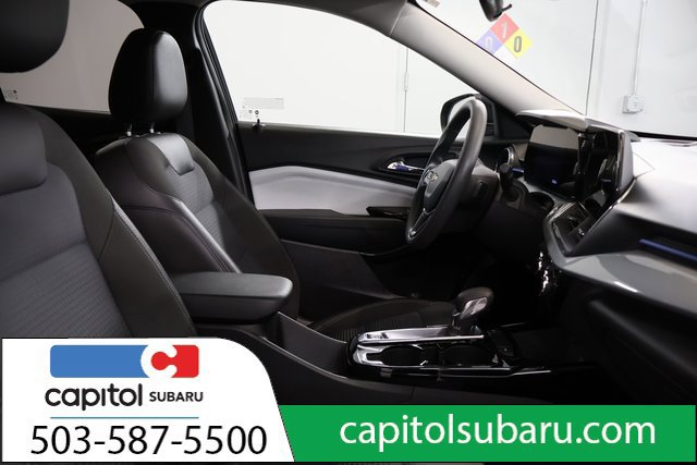 Used 2025 Chevrolet Trax LT FWD image 26