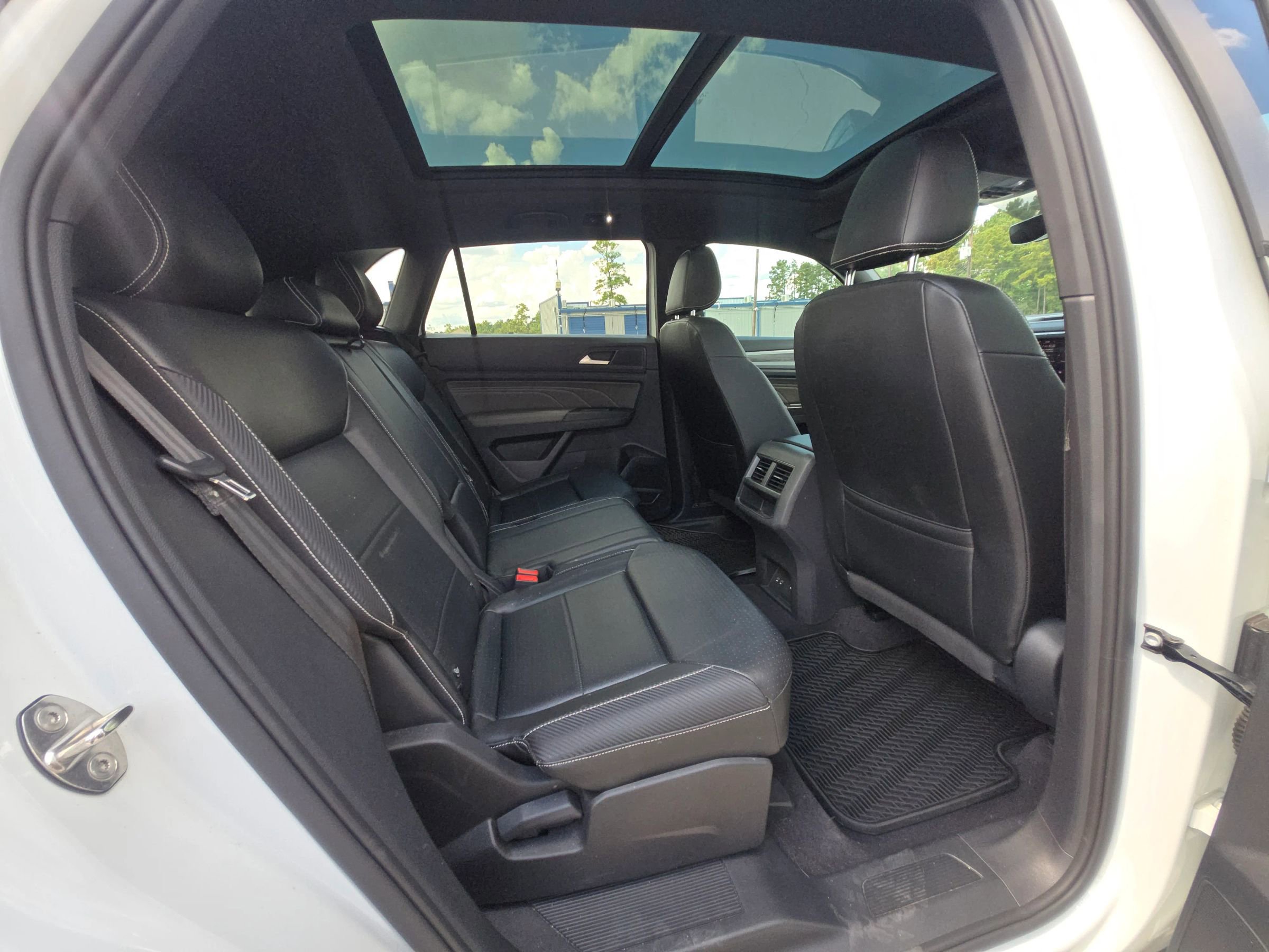 Used 2021 Volkswagen Atlas Cross Sport SE w/ Panoramic Sunroof Package image 21