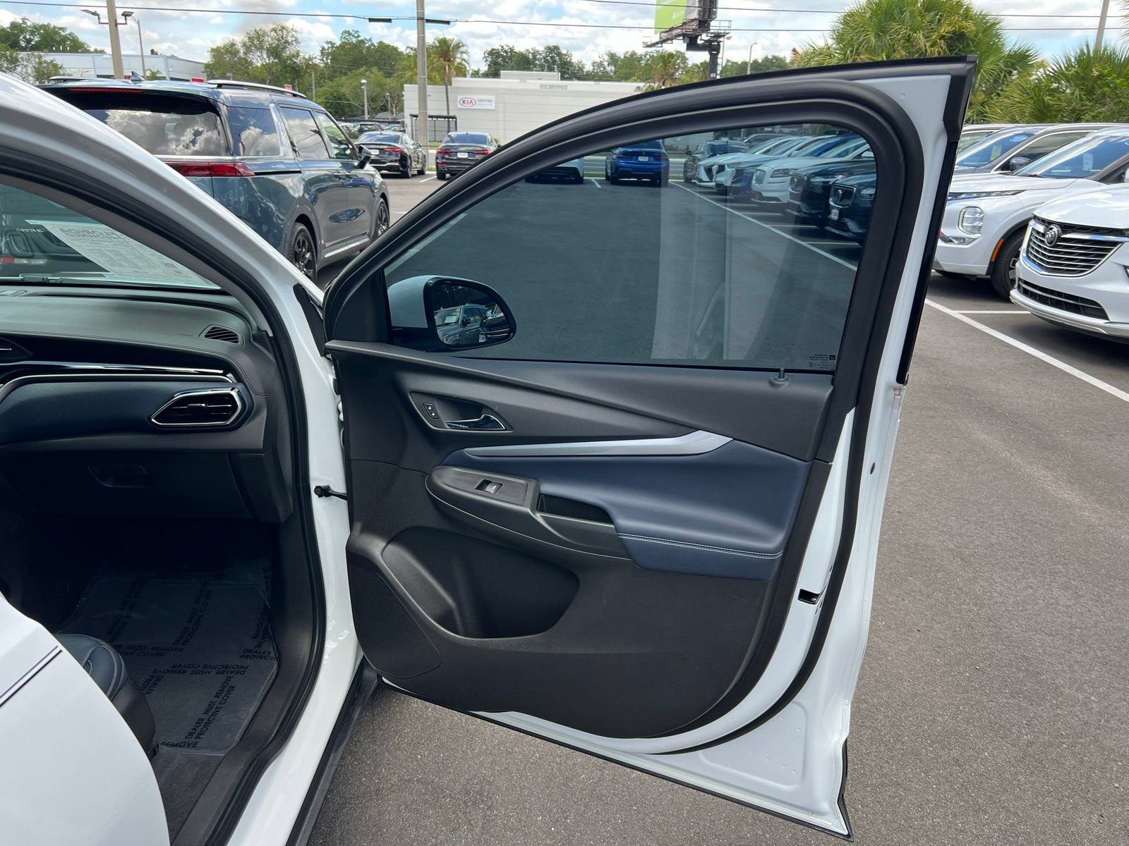 Used 2022 Chevrolet Bolt EUV Premier w/ Super Cruise Package FWD image 51