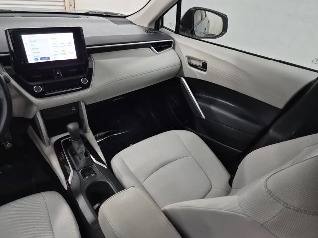 Used 2024 Toyota Corolla Cross L image 12