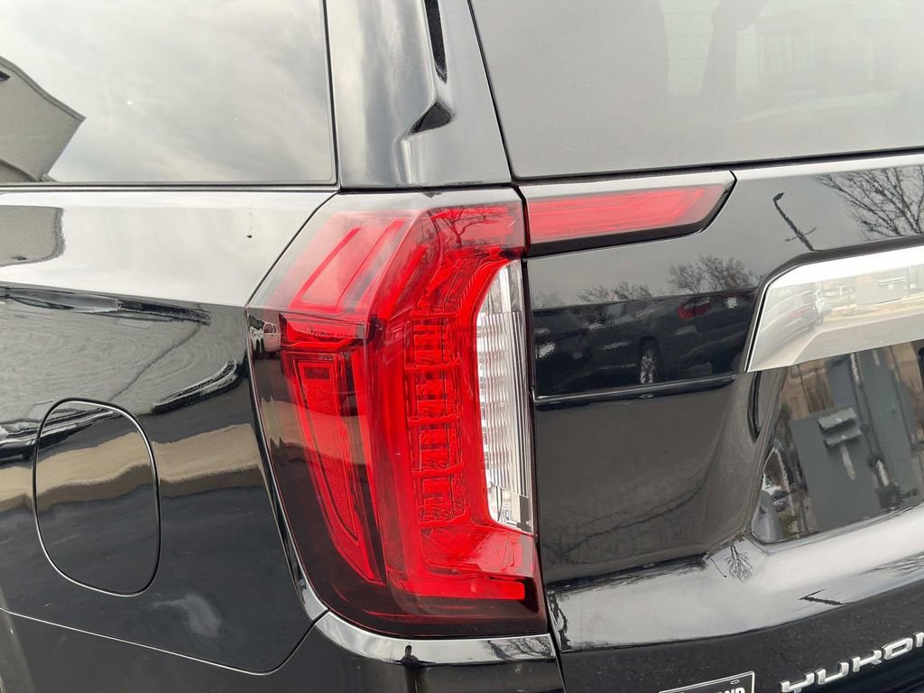 Used 2021 GMC Yukon XL Denali w/ Denali Premium Package image 12