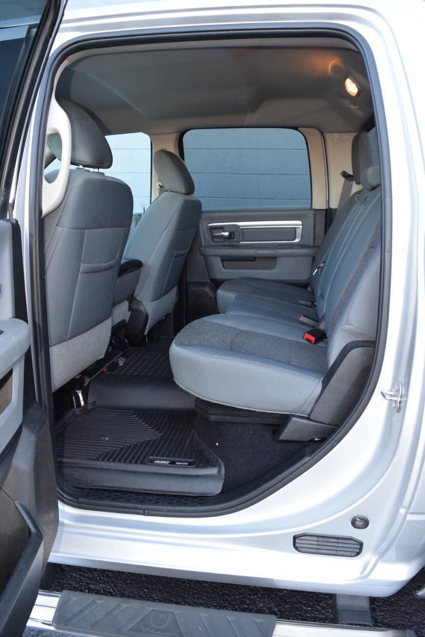 Used 2019 RAM 1500 Classic SLT w/ Luxury Group image 35