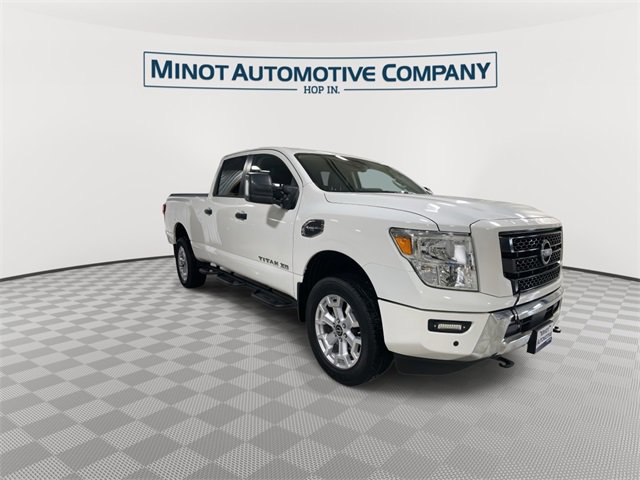 Used 2023 Nissan Titan SV w/ SV Convenience Package image 2